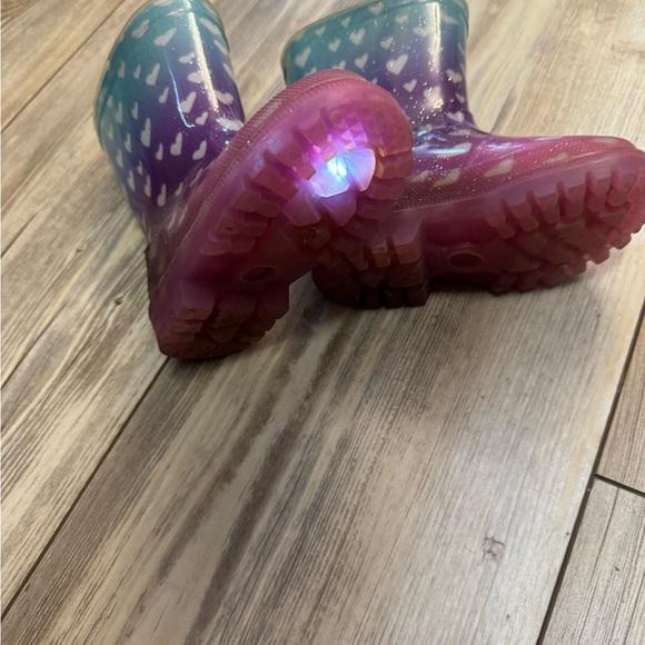 3/ $20. Toddler light up rain boots size 5 - Picture 3 of 3